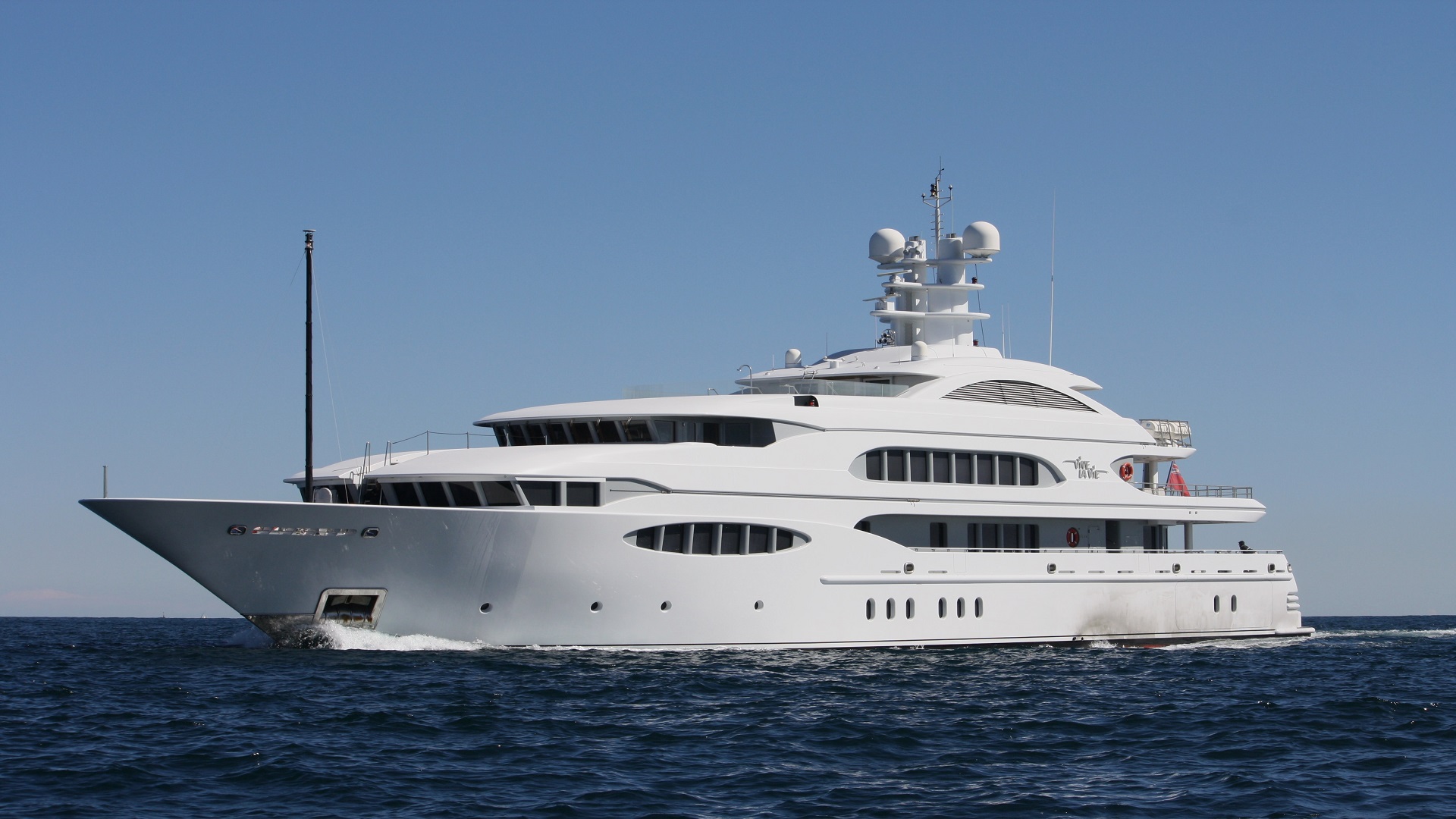 who owns vive la vie yacht